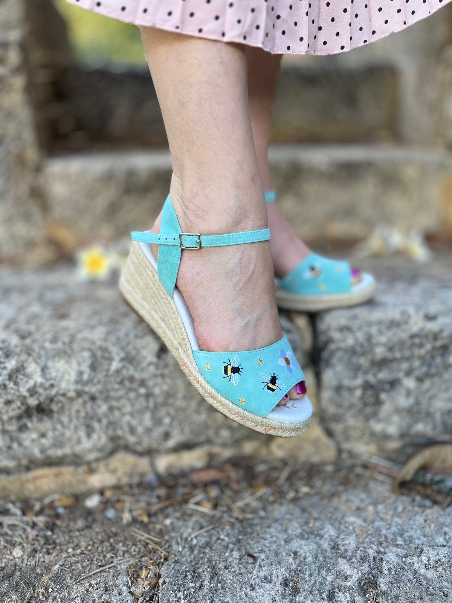 The Vibe is Busy Bees in Aqua Suede