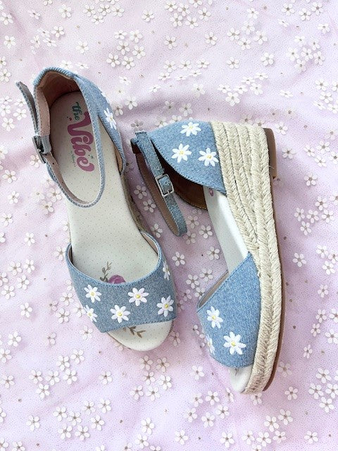 The Vibe is Daisy Daze in Denim