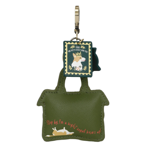 Vendula The Queen Elizabeth Pub Key Charm