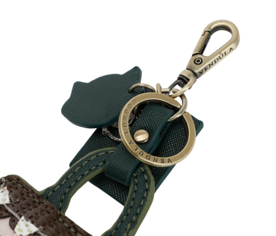 Vendula The Queen Elizabeth Pub Key Charm