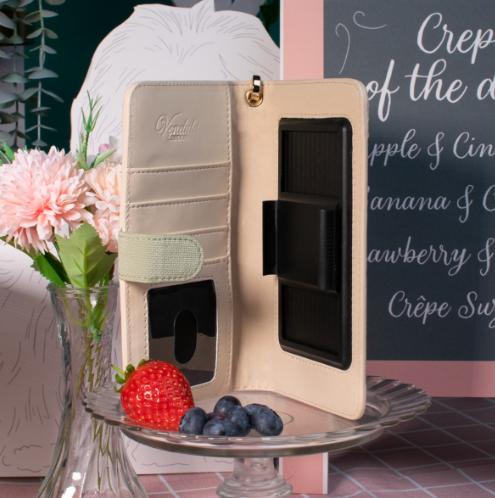 Vendula La Petite Creperie Universal Phone Holder