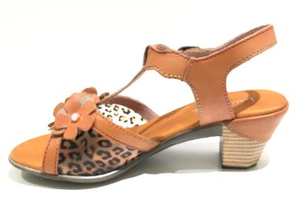 Laura Vita Betty Camel