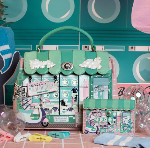 Vendula Bubble Cats Laundromat Accordian Card Wallet
