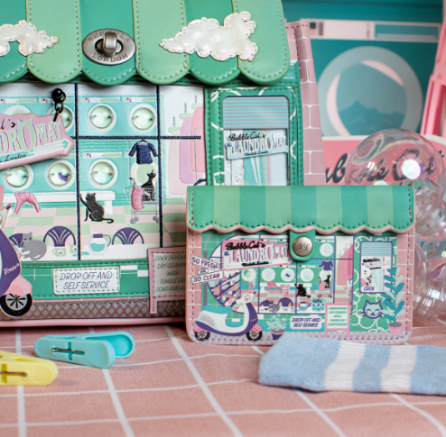 Vendula Bubble Cats Laundromat Accordian Card Wallet
