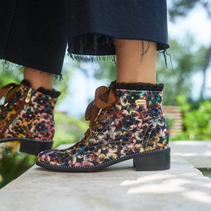 Laura Vita Emcmao Camel