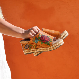Laura Vita Facyo Camel
