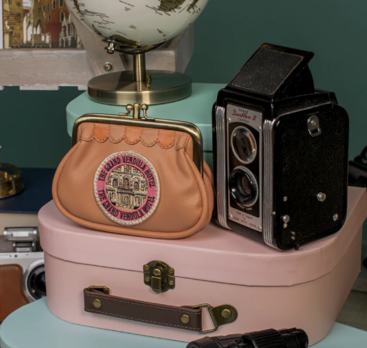 Vendula Voyage Travel Shop Clipper Coin Purse