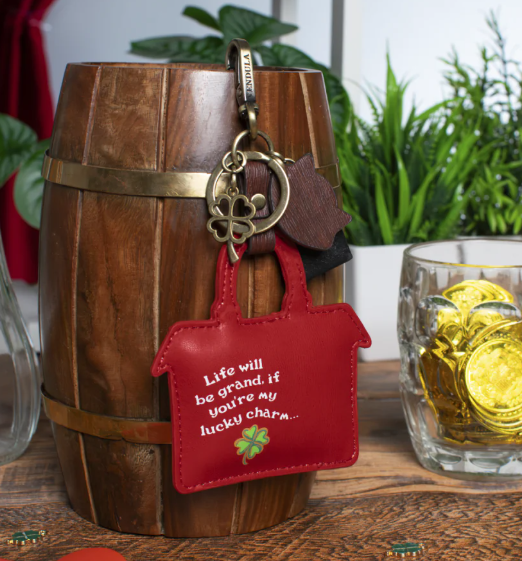 PREORDER Vendula Clover Inn Key Charm